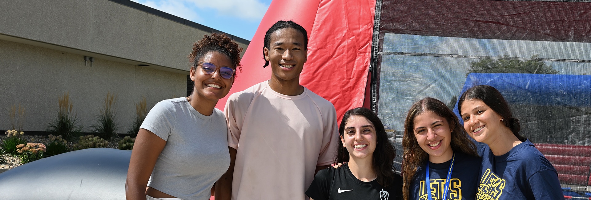 mcc-students-at-tailgate