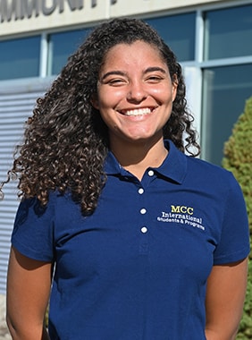 international-student-ambassador-giovanna-damiao