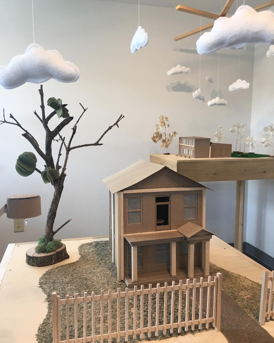 minature-cardboard-exhibit-small-house-scene