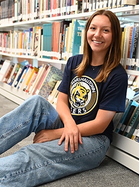 imigyn-stratton-in-library